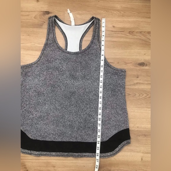 Lululemon Smooth Stride Tank Size 12 - Picture 8 of 10